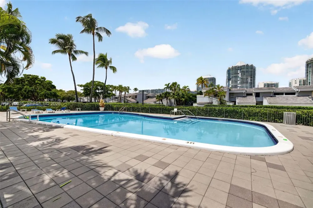 203 Poinciana Dr #103 Sunny Isles Beach, FL 33160