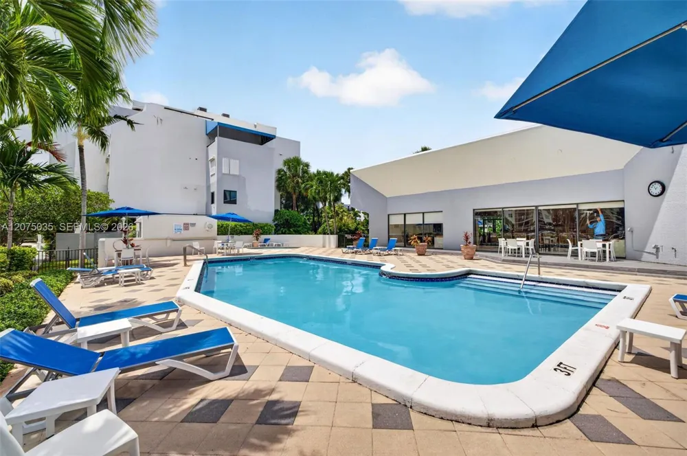 203 Poinciana Dr #103 Sunny Isles Beach, FL 33160