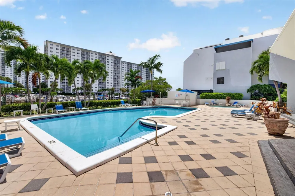 203 Poinciana Dr #103 Sunny Isles Beach, FL 33160