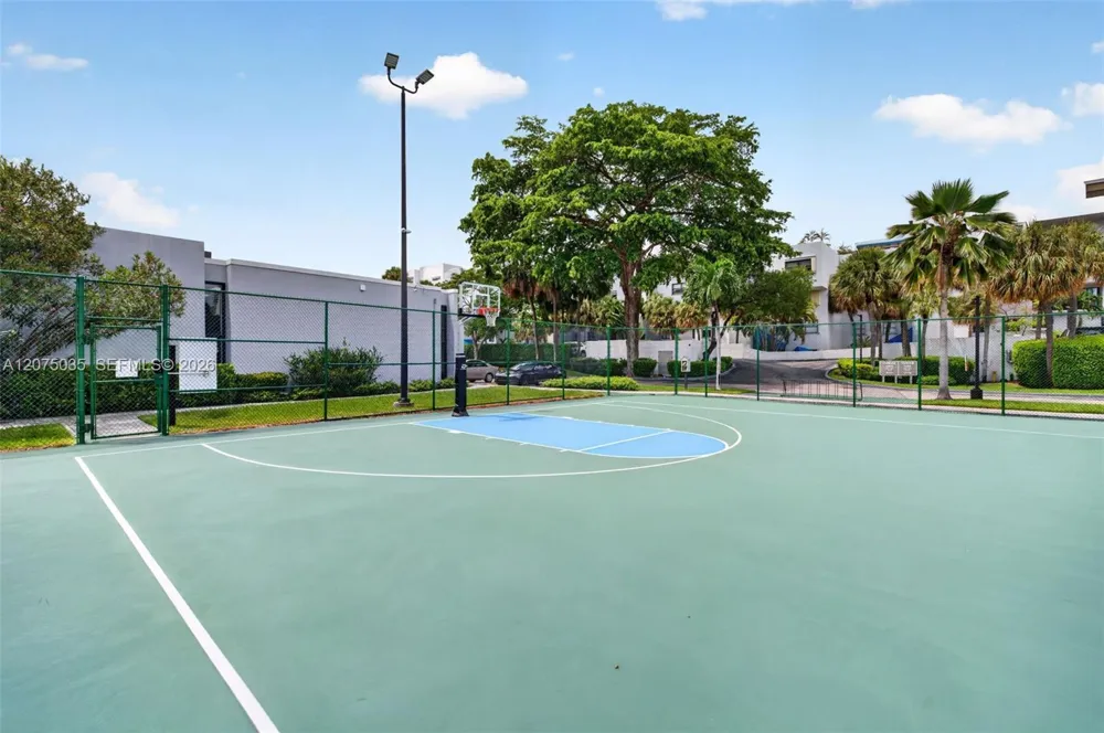 203 Poinciana Dr #103 Sunny Isles Beach, FL 33160