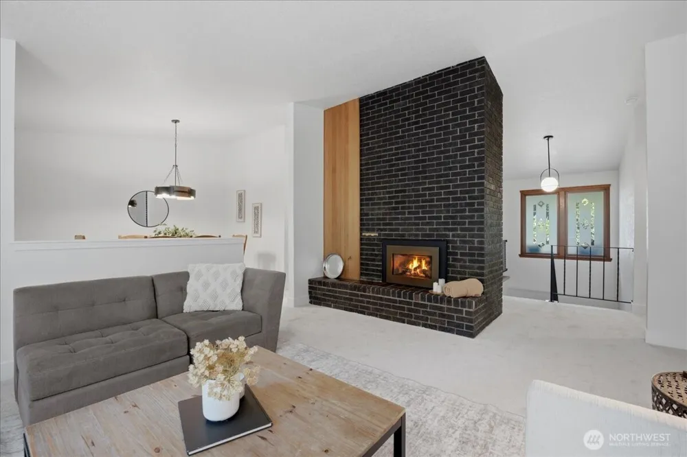 20215 41st Place NE Lake Forest Park, WA 98155
