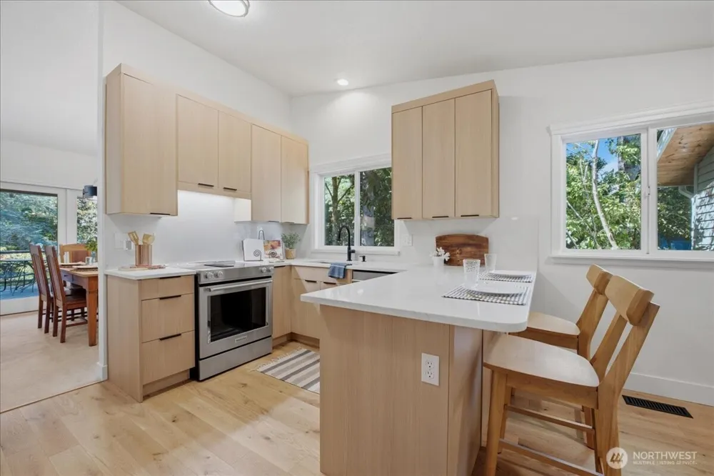 20215 41st Place NE Lake Forest Park, WA 98155