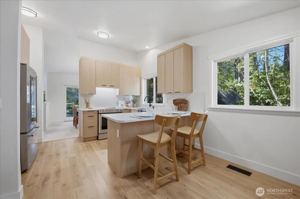 20215 41st Place NE Lake Forest Park, WA 98155