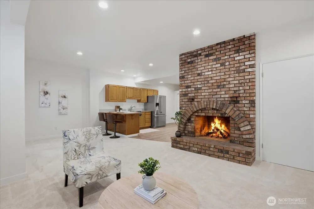 20215 41st Place NE Lake Forest Park, WA 98155