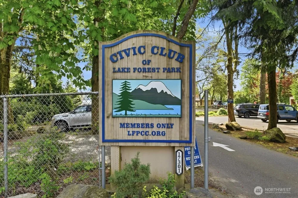 20215 41st Place NE Lake Forest Park, WA 98155