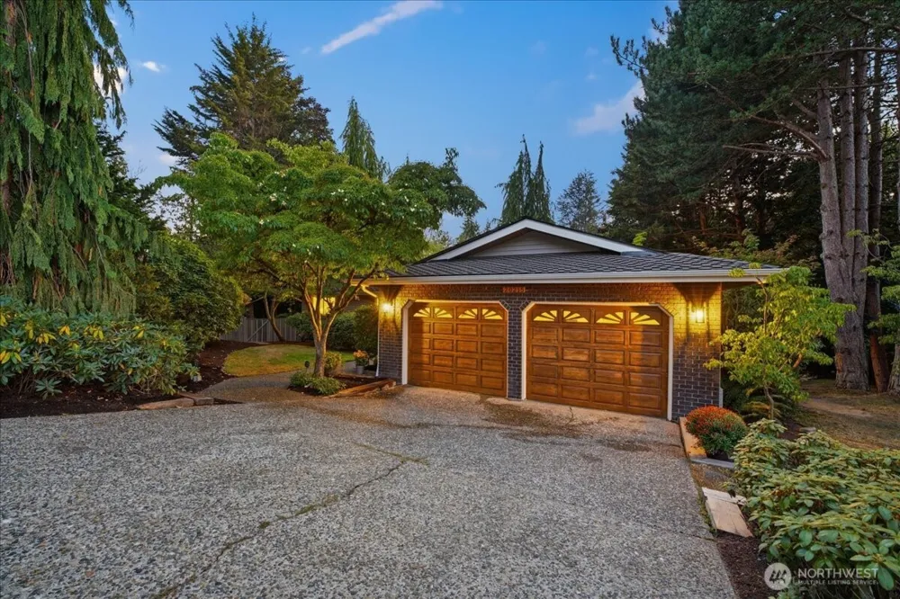 20215 41st Place NE Lake Forest Park, WA 98155