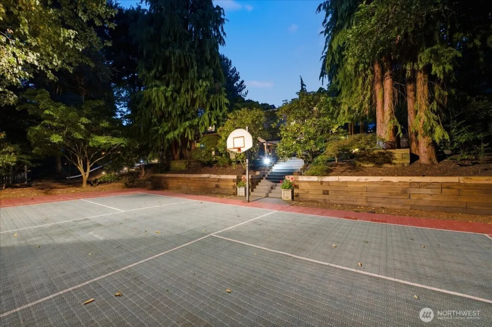 20215 41st Place NE Lake Forest Park, WA 98155