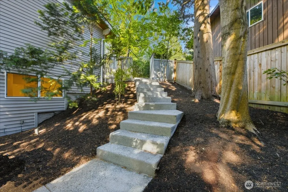 20215 41st Place NE Lake Forest Park, WA 98155