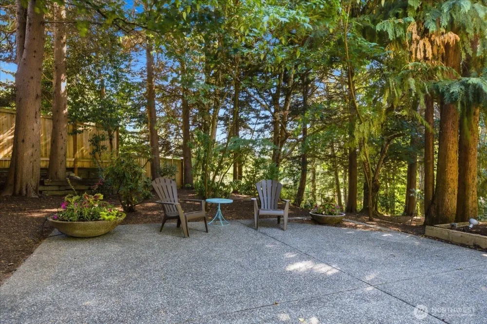 20215 41st Place NE Lake Forest Park, WA 98155