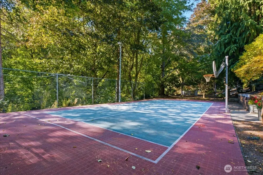 20215 41st Place NE Lake Forest Park, WA 98155