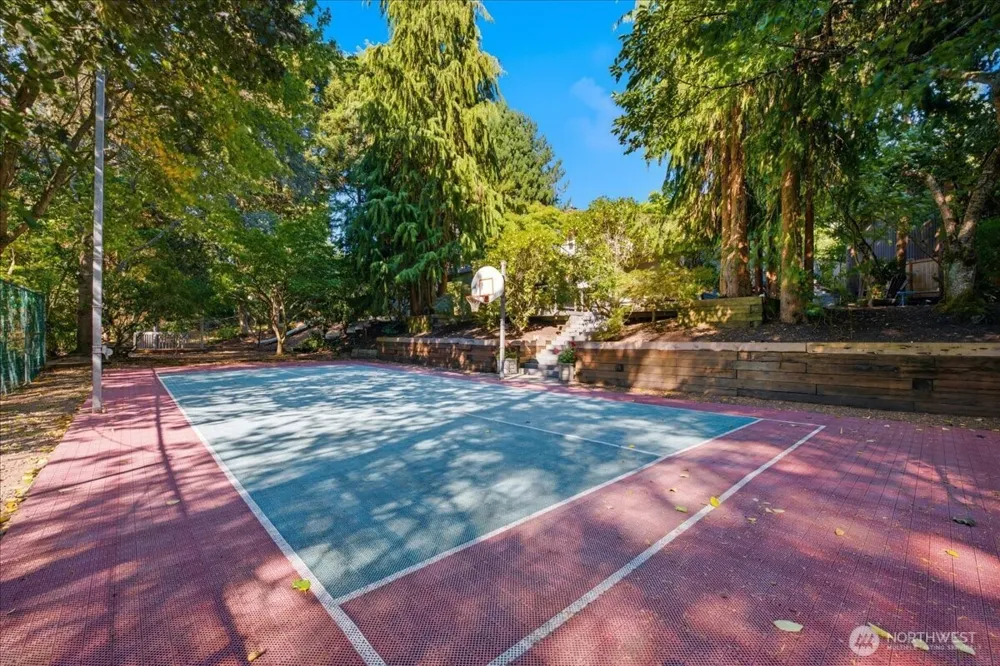 20215 41st Place NE Lake Forest Park, WA 98155
