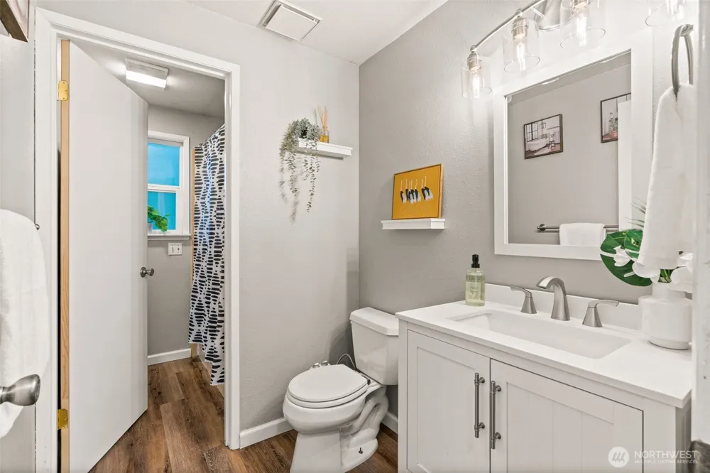 2136 NW Clinton Avenue Poulsbo, WA 98370