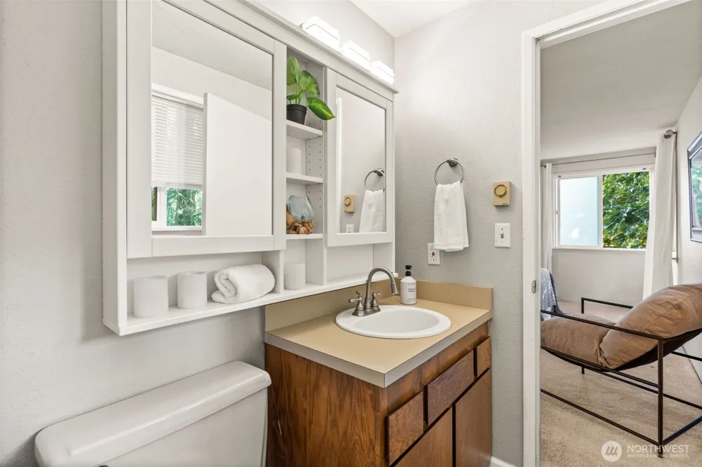 2136 NW Clinton Avenue Poulsbo, WA 98370