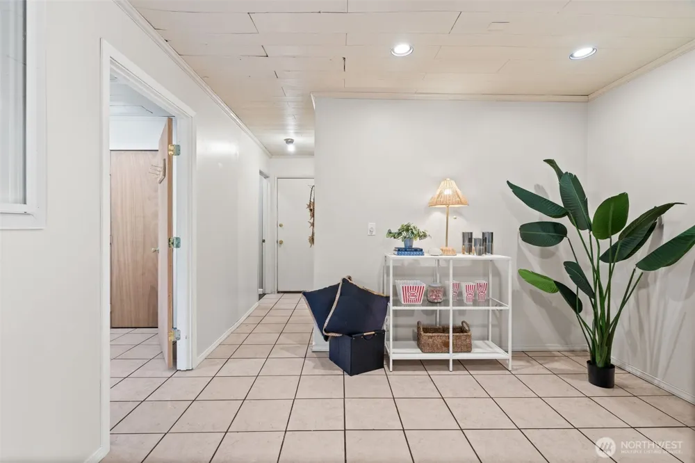 2136 NW Clinton Avenue Poulsbo, WA 98370