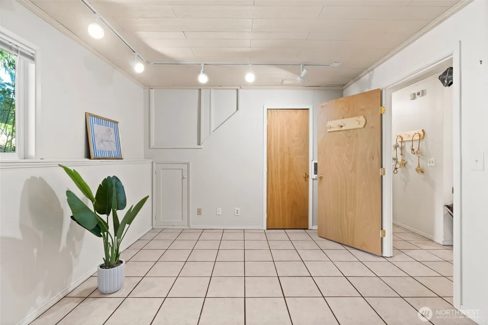 2136 NW Clinton Avenue Poulsbo, WA 98370