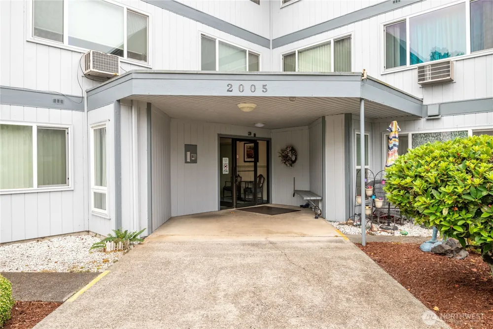 2005 Tibbetts Drive #201 Longview, WA 98632