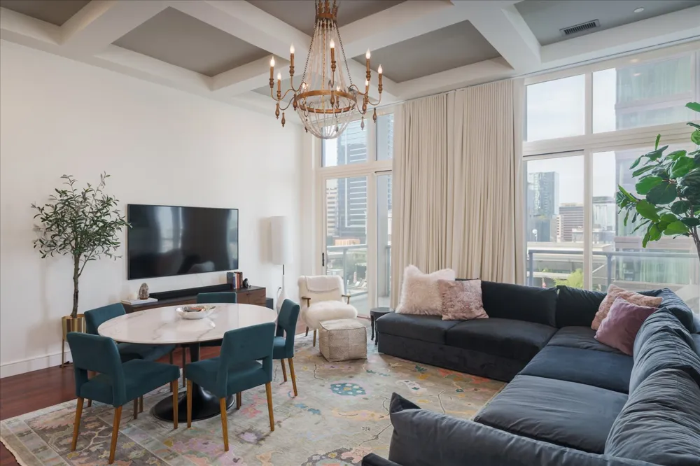 98 San Jacinto Boulevard #1305 Austin, TX 78701