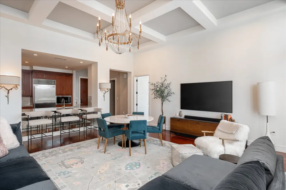 98 San Jacinto Boulevard #1305 Austin, TX 78701