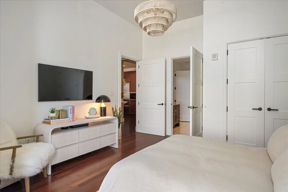 98 San Jacinto Boulevard #1305 Austin, TX 78701