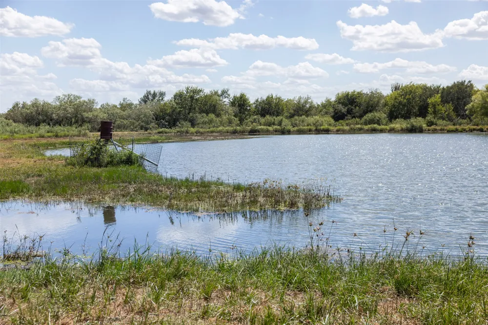 4242 FM 1680 Waelder, TX 78959