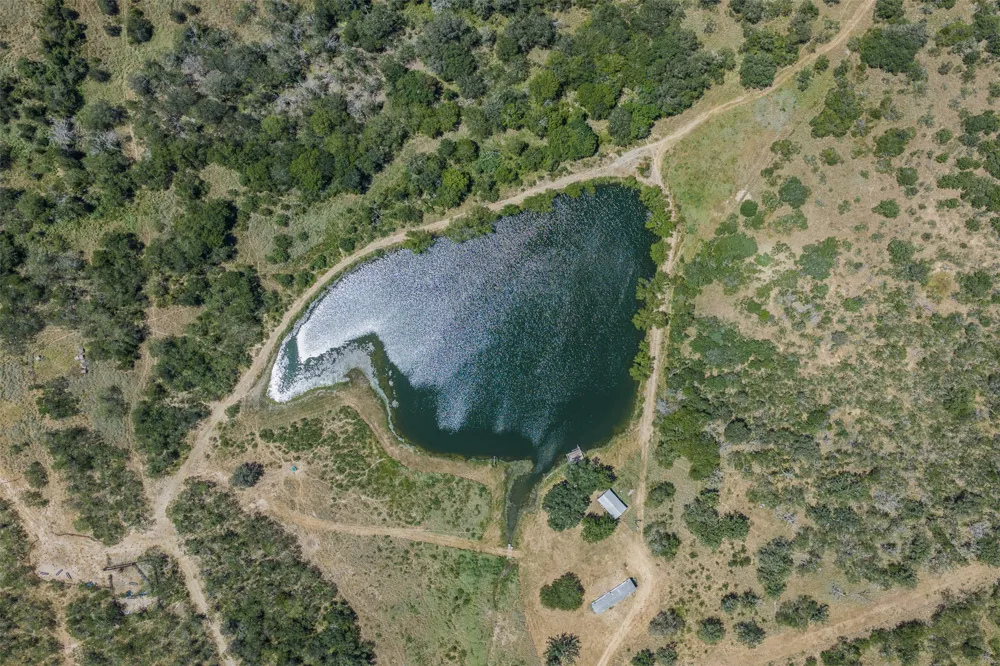 4242 FM 1680 Waelder, TX 78959