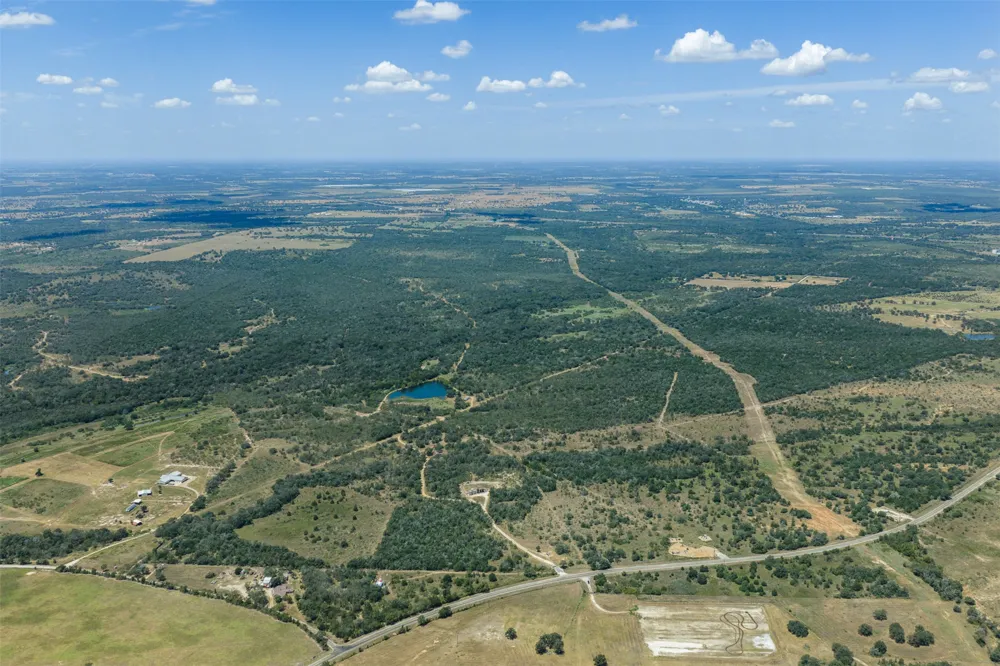 4242 FM 1680 Waelder, TX 78959