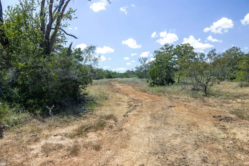 4242 FM 1680 Waelder, TX 78959
