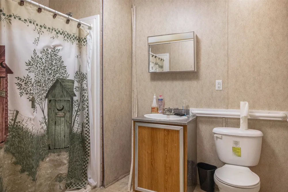 4242 FM 1680 Waelder, TX 78959