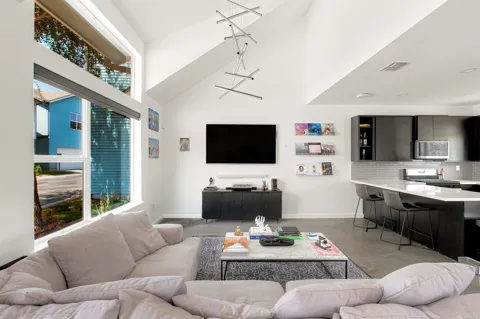 301 W Stassney Lane #5