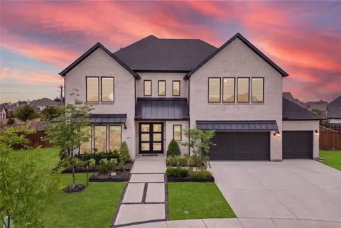 467 Mayfair Lane