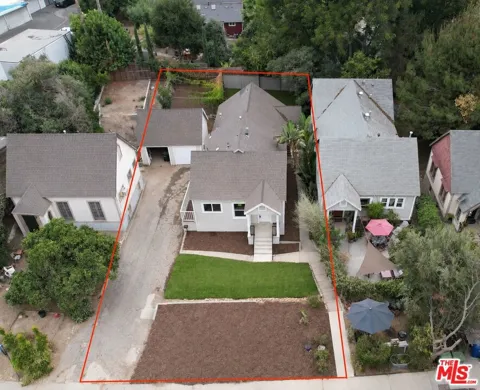 2626 Crestmoore Place