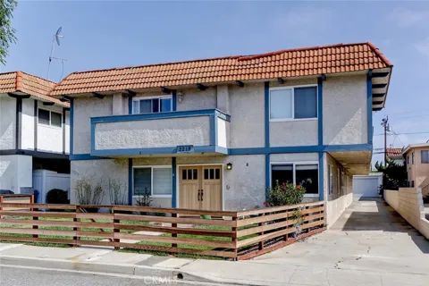 2219 Curtis #C