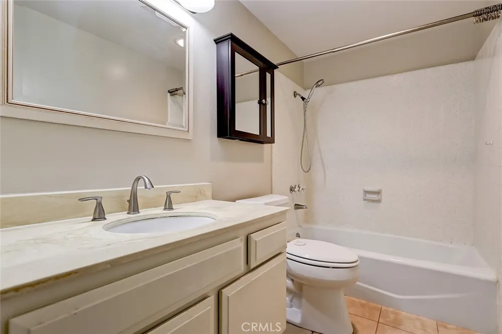 2219 Curtis #C Redondo Beach, CA 90278