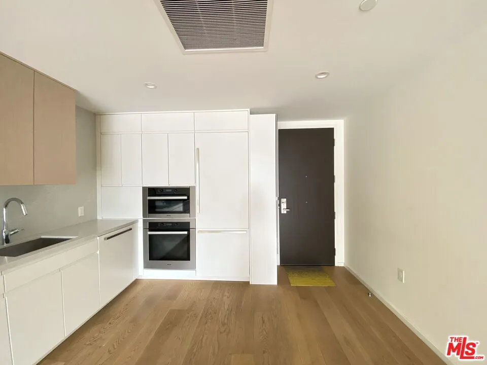 877 Francisco Street #607 Los Angeles, CA 90017