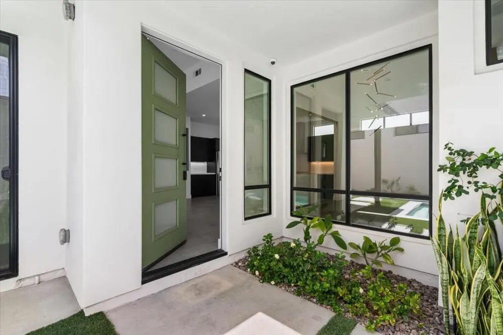 161 Holliday Way Palm Springs, CA 92262