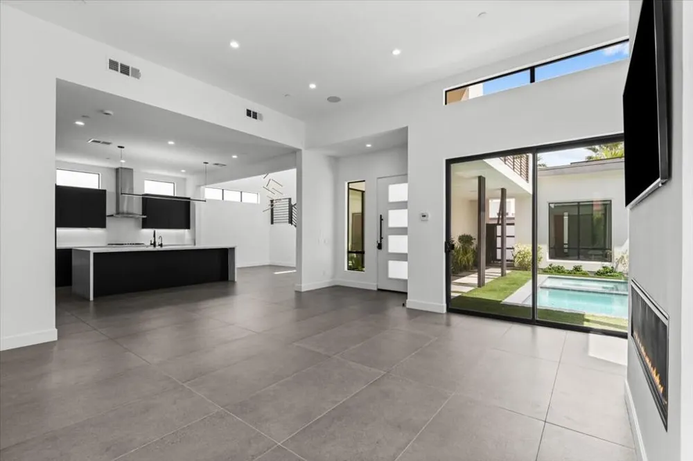 161 Holliday Way Palm Springs, CA 92262