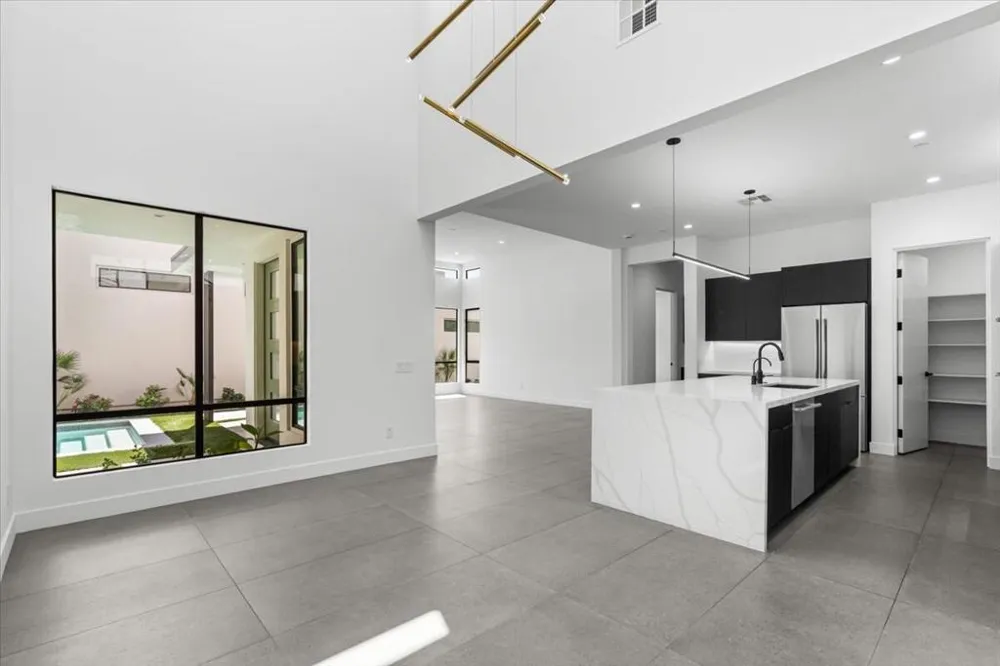 161 Holliday Way Palm Springs, CA 92262