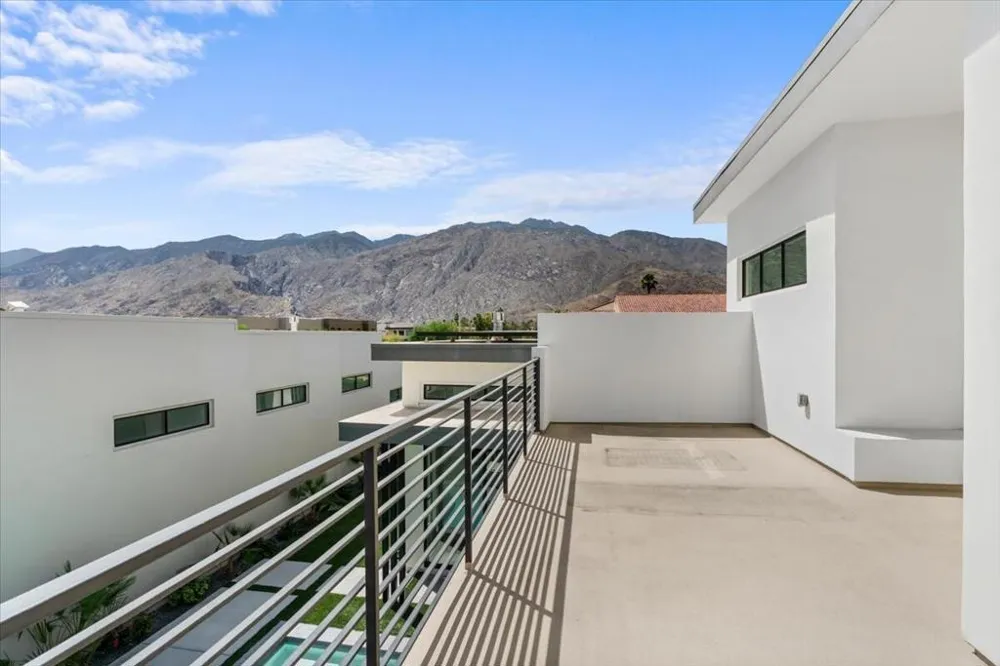 161 Holliday Way Palm Springs, CA 92262