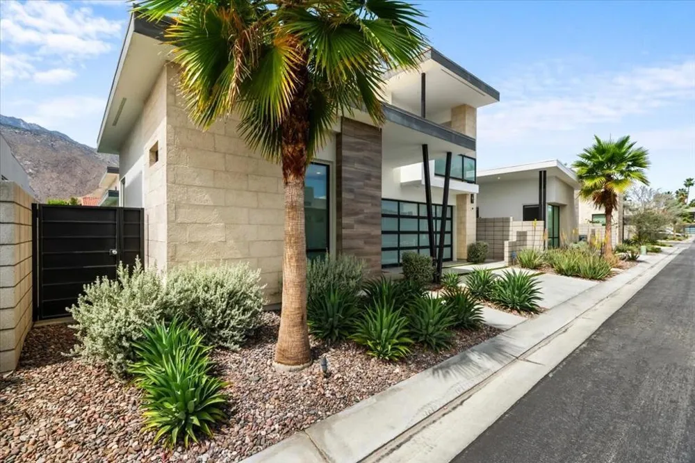 161 Holliday Way Palm Springs, CA 92262