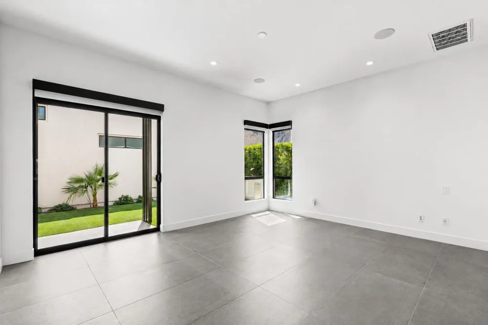 161 Holliday Way Palm Springs, CA 92262