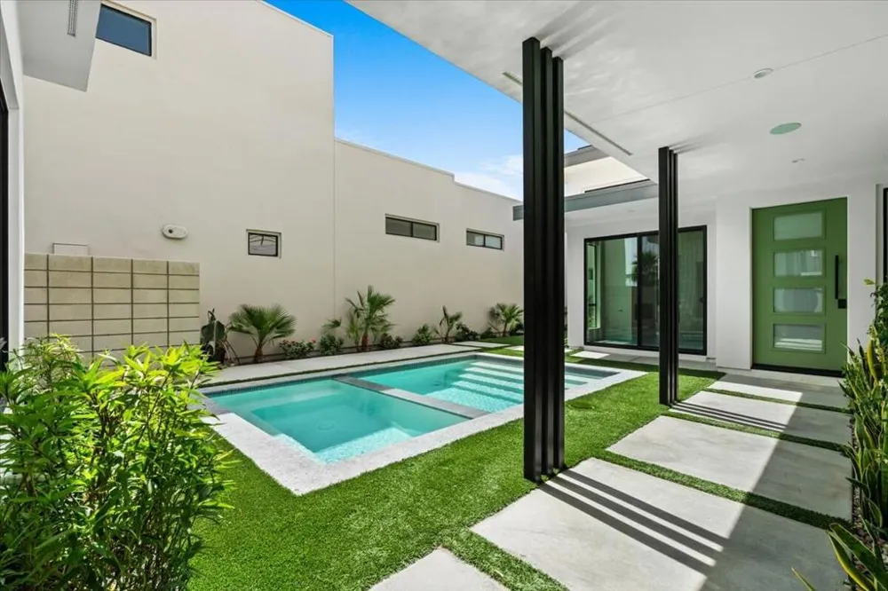161 Holliday Way Palm Springs, CA 92262