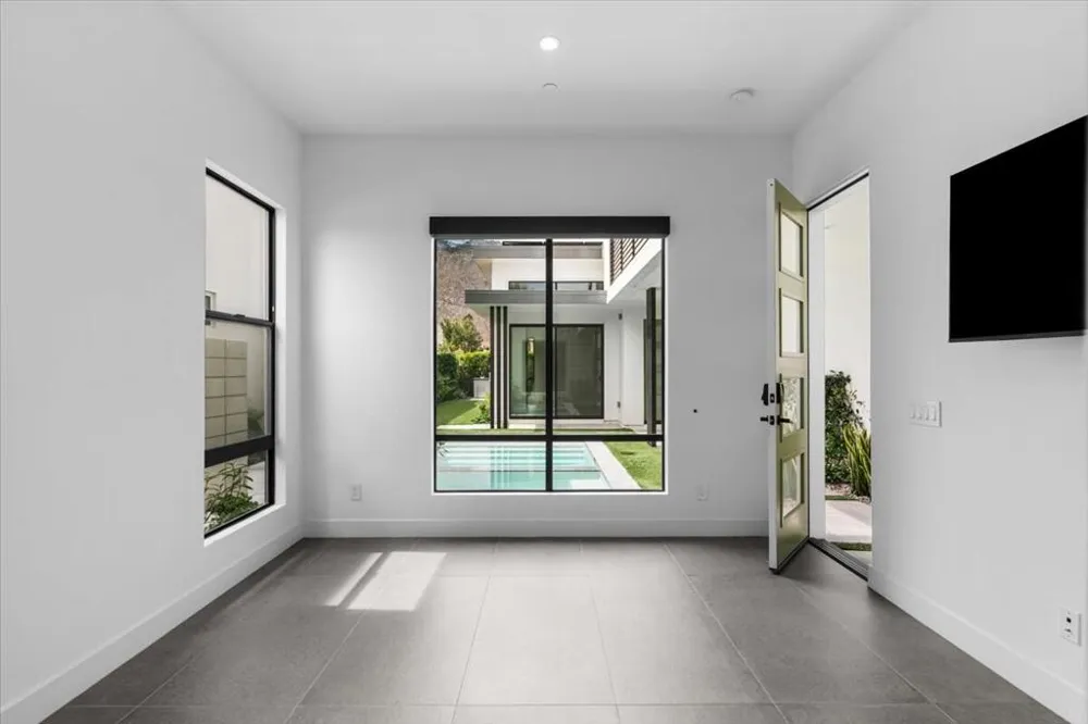 161 Holliday Way Palm Springs, CA 92262