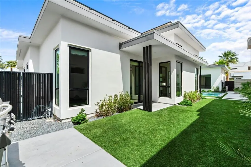 161 Holliday Way Palm Springs, CA 92262