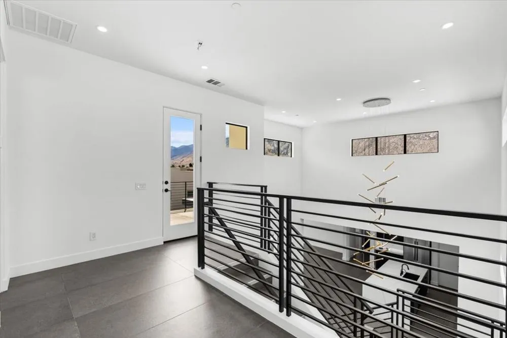 161 Holliday Way Palm Springs, CA 92262