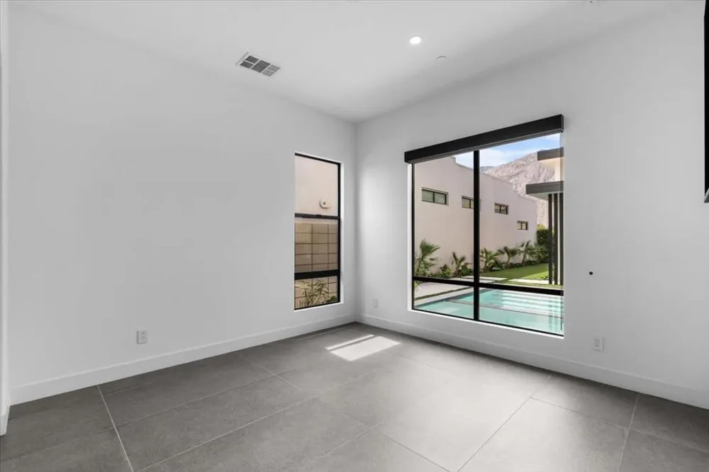 161 Holliday Way Palm Springs, CA 92262