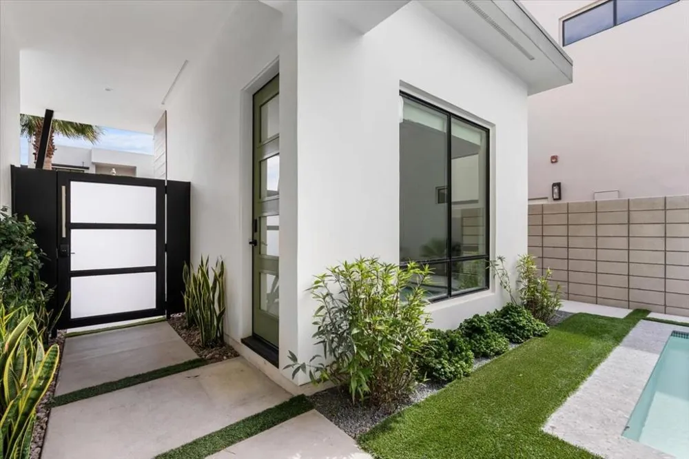 161 Holliday Way Palm Springs, CA 92262