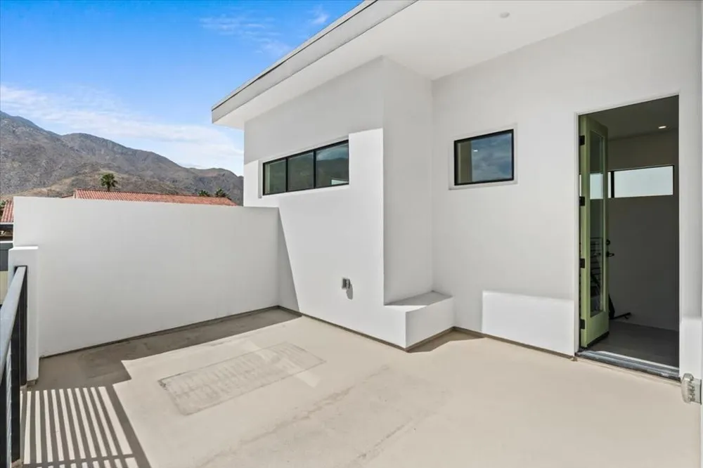161 Holliday Way Palm Springs, CA 92262