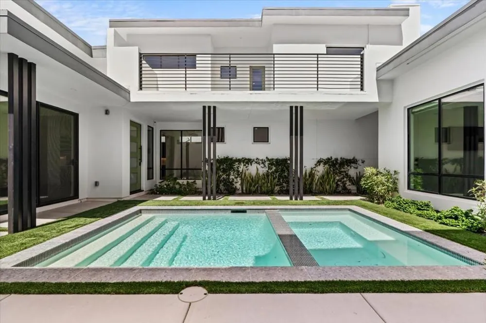 161 Holliday Way Palm Springs, CA 92262