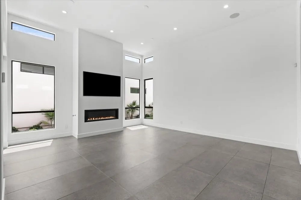 161 Holliday Way Palm Springs, CA 92262