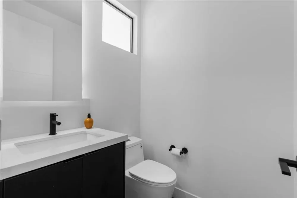 161 Holliday Way Palm Springs, CA 92262